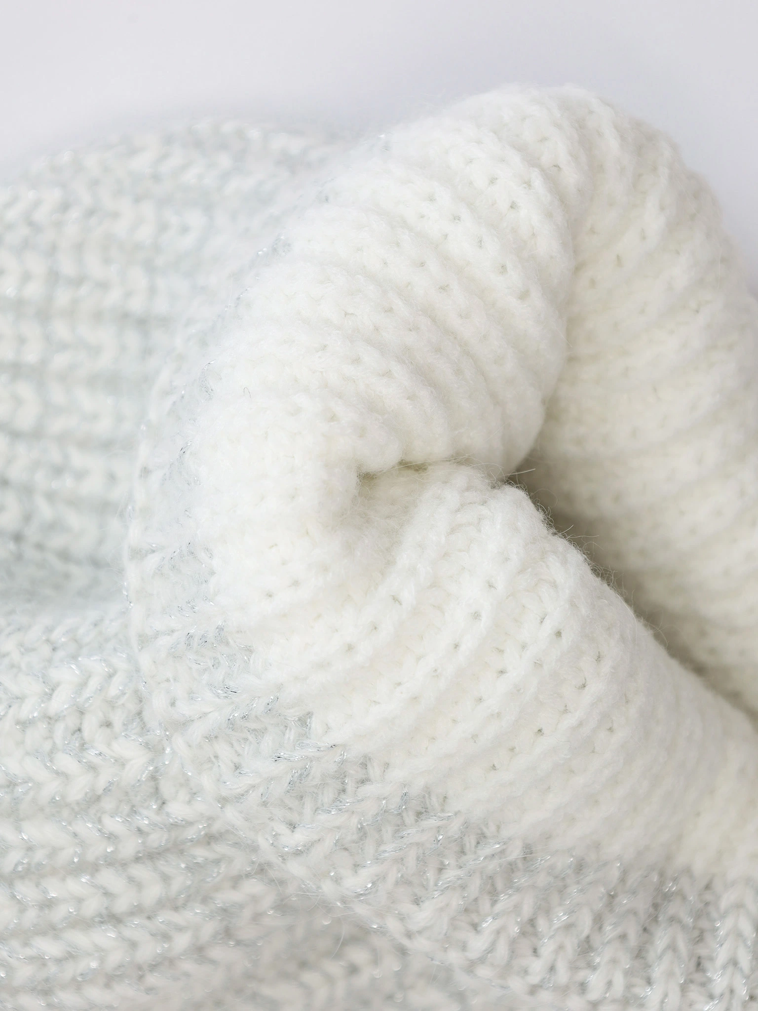 Шапка-капор из ангоры с нейлоном с меховыми помпонами с люрексом в ассортименте